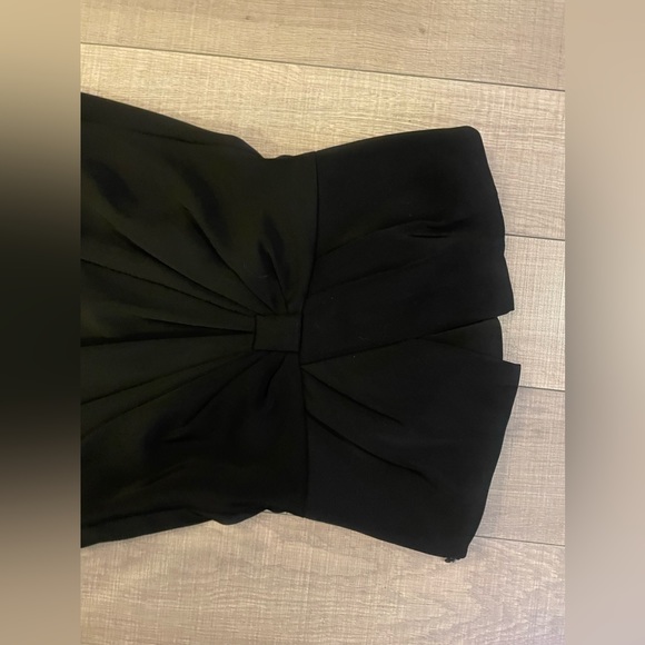 Size 4 - Picture 1 of 5